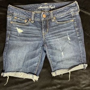 American Eagle Shorts. Women’s size 4. Great condition.